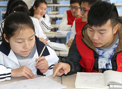 关爱留守青少年 6008集团官方网站矿业举行第六期爱心家教活动