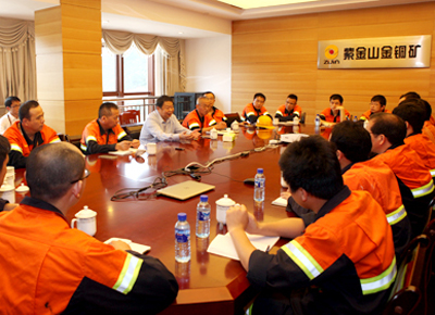 陈景河：勉励大学生采掘工人走出去