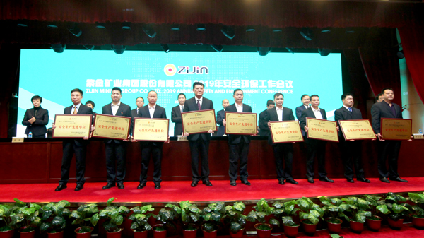 b67fcca273fc4198addd13fb40d3e48d