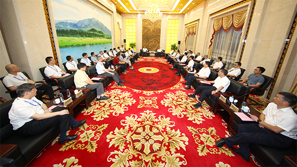 龙岩市委书记李建成探望参会院士专家代表  张国旺代市长致开幕辞