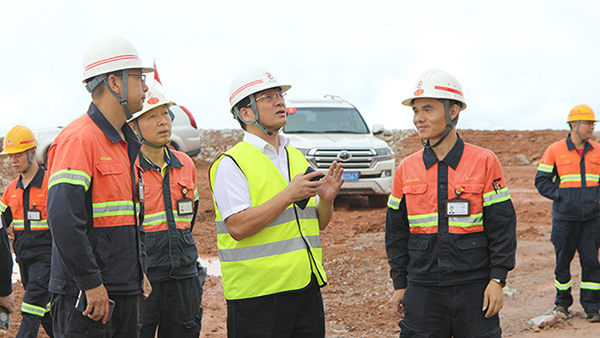 邹来昌总裁到生产一线开展清静环保检查