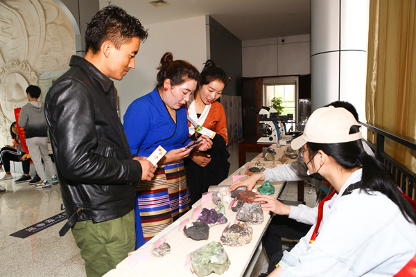 0999c249469240f2a8def05a37aef156