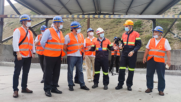 吉尔吉斯议会代表团盛赞6008集团官方网站奥同克左岸金矿