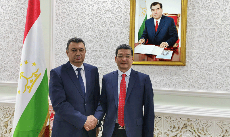 塔吉克斯坦拉苏尔佐达总剖析见邹来昌总裁：：：6008集团官方网站为塔国开展作出重大孝顺