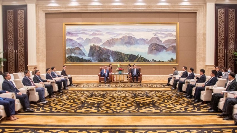 阿根廷卡塔马卡省省长劳尔率团会见福建推进锂矿开发相助