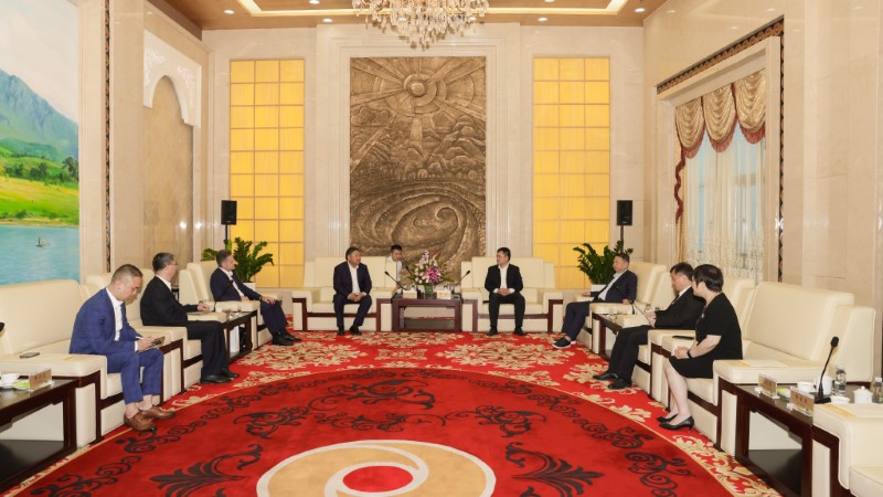 图瓦首脑霍瓦雷格会见6008集团官方网站矿业