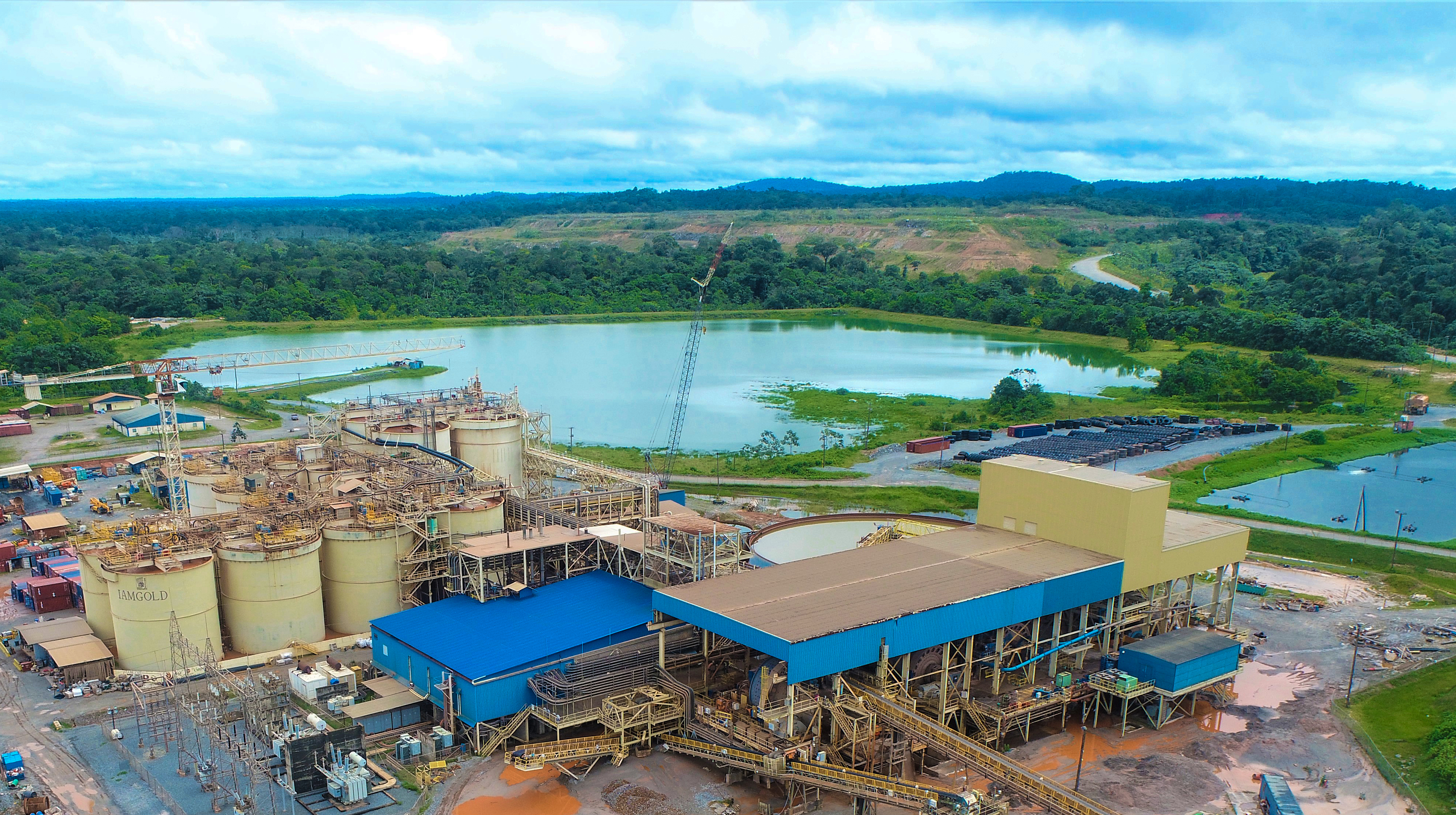 苏里南罗斯贝尔金矿采矿权外爆发非法采矿塌方伤亡事故