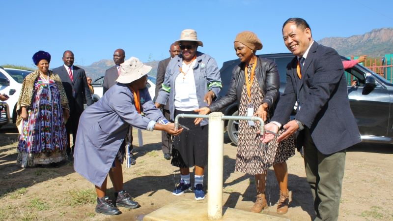 6008集团官方网站矿业恩科维为社区买通“放心水”