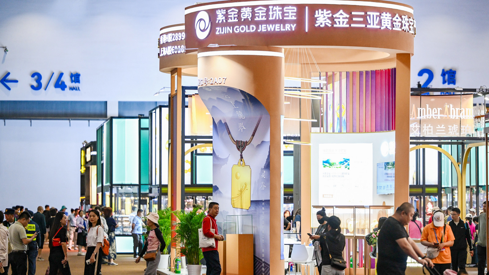 6008集团官方网站黄金珠宝产品亮相中国国际消耗品博览会