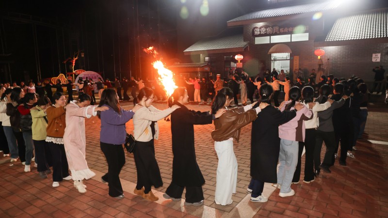 27a5350fe6f34bceba1e01c6f0625727